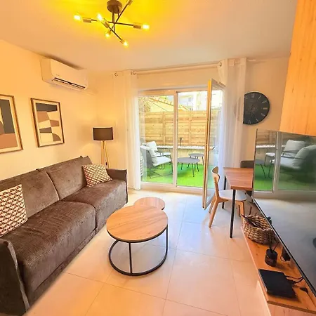 Le Cocon D'argent, Terrace And Pool * Μονπελιέ